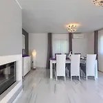 Villa Chiara 2 Bedroom, Private Pool, Bbq & Child-friendly *