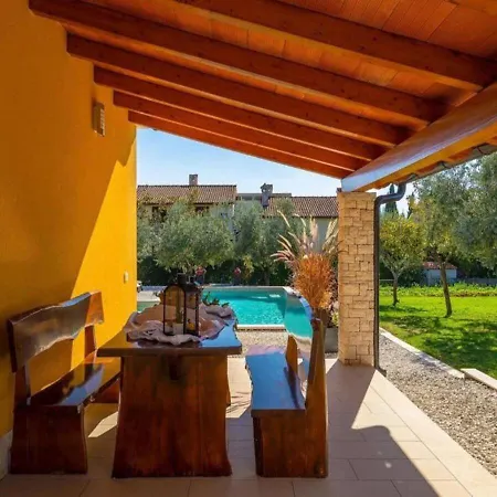 Vila Chiara 2 Bedroom, Private Pool, Bbq & Child-friendly Puntera