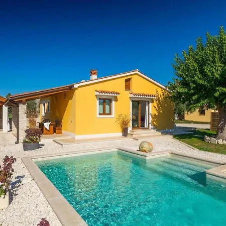 Chiara 2 Bedroom, Private Pool, Bbq & Child-friendly * Puntera
