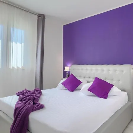 Chiara 2 Bedroom, Private Pool, Bbq & Child-friendly וילה