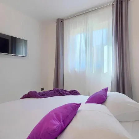 Chiara 2 Bedroom, Private Pool, Bbq & Child-friendly * Puntera