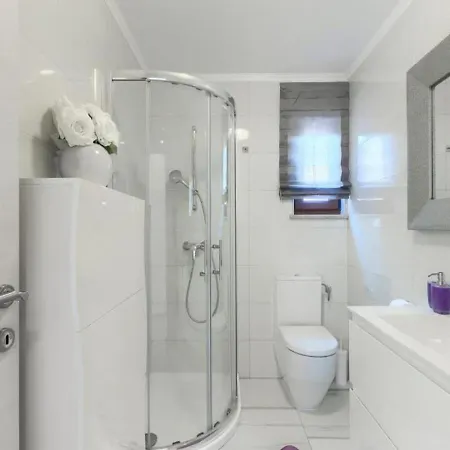 Chiara 2 Bedroom, Private Pool, Bbq & Child-friendly Villa Puntera