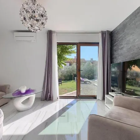 Chiara 2 Bedroom, Private Pool, Bbq & Child-friendly * Puntera