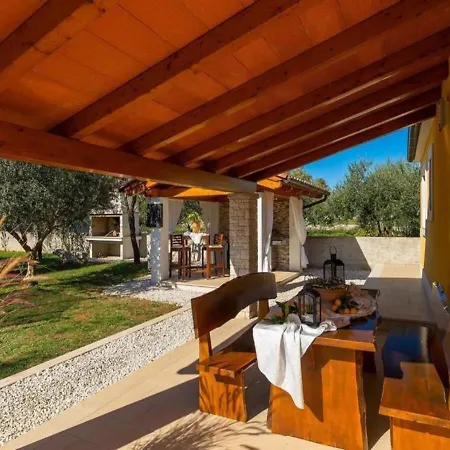 Chiara 2 Bedroom, Private Pool, Bbq & Child-friendly Puntera