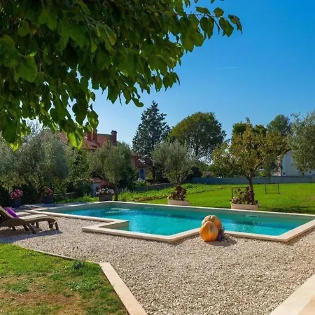 Chiara 2 Bedroom, Private Pool, Bbq & Child-friendly