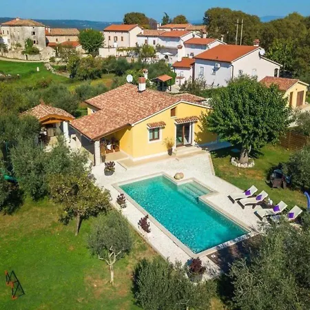Chiara 2 Bedroom, Private Pool, Bbq & Child-friendly Villa