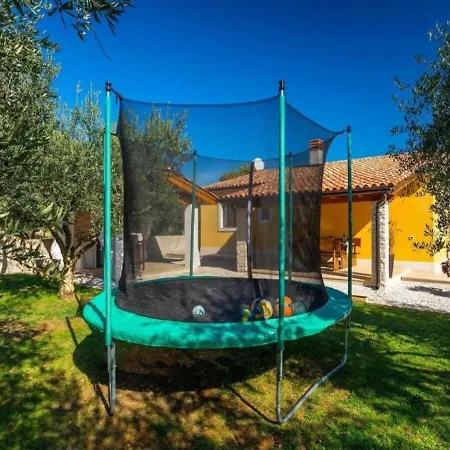 Chiara 2 Bedroom, Private Pool, Bbq & Child-friendly * Puntera