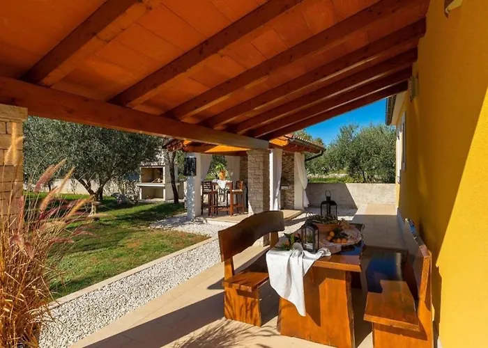 Chiara 2 Bedroom, Private Pool, Bbq & Child-friendly Puntera