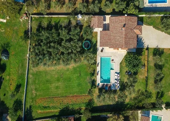 Chiara 2 Bedroom, Private Pool, Bbq & Child-friendly Vila